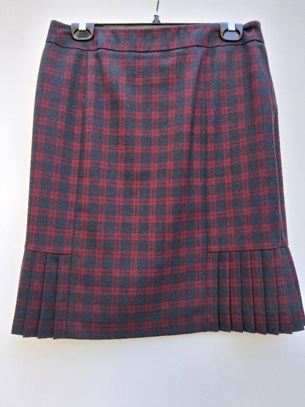 BROOKS BROTHERS 346 pencil skirt pleated hem, gray-red tartan plaid (size 10P)